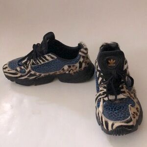 Adidas 7 Falcon Out Loud Shoe Animal print Blue Black Cream Excellent Condition
